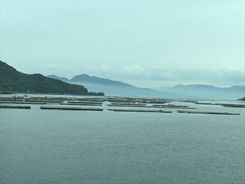 広島湾の牡蠣筏_R.jpg